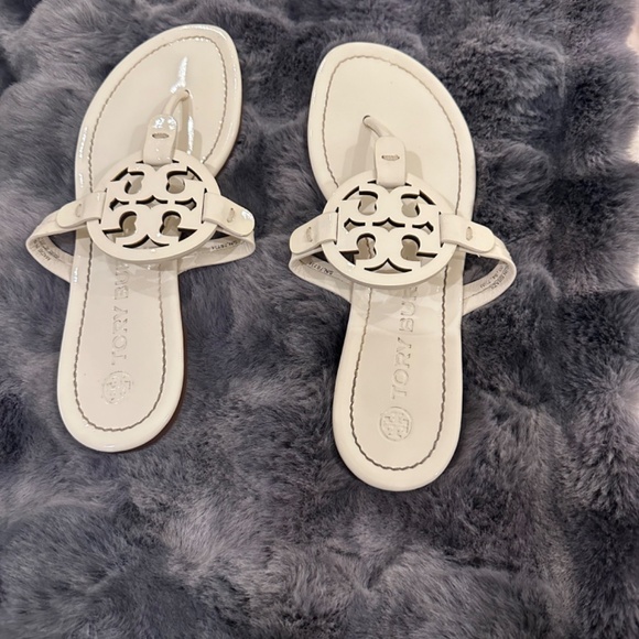 Tory Burch white sandals - Picture 2 of 3